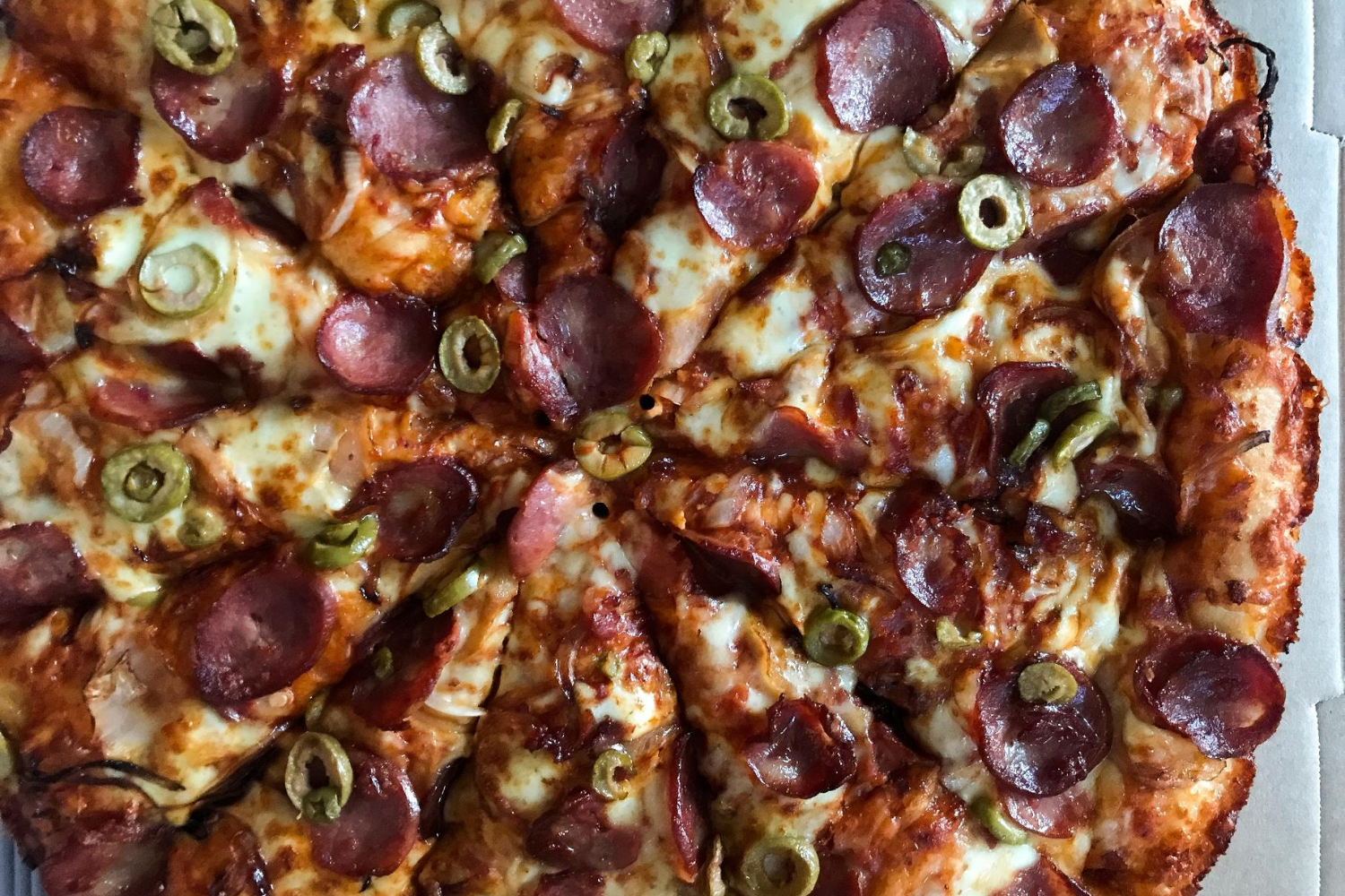 NOITE DE PIZZA HUT! 🍕 A Pizza Hut carrega no seu DNA o estilo